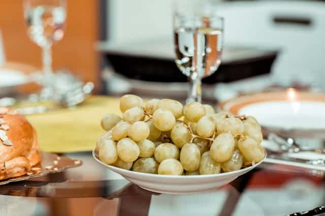 7 Spanish Traditions | Christmas Edition 2 New Year'S Eve Grapes