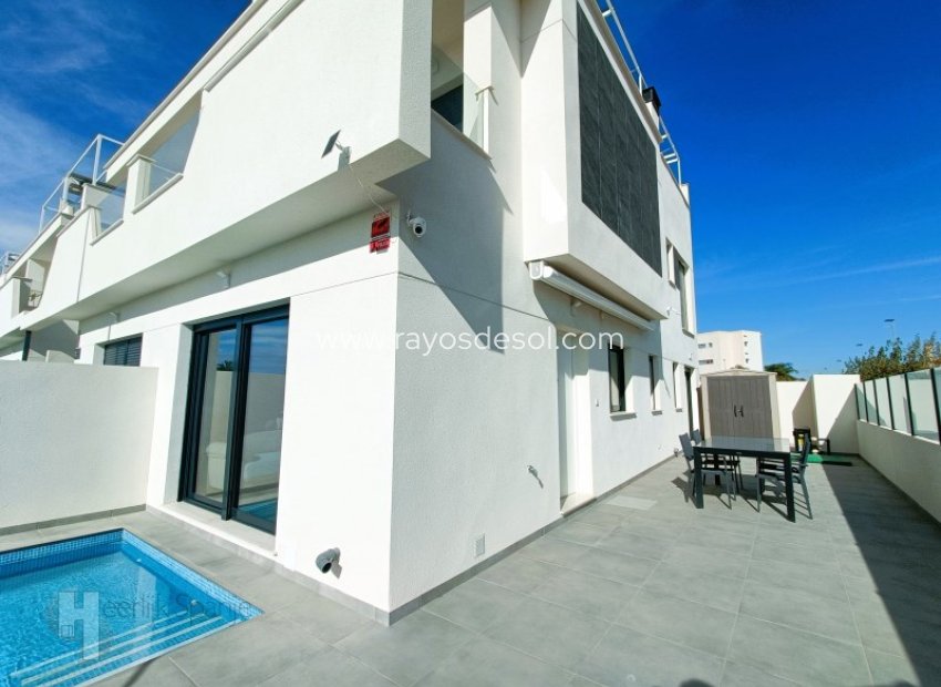 Villa for sale in Santiago de la Ribera