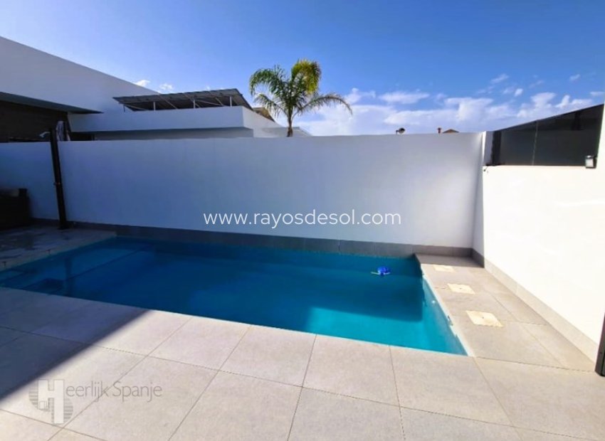 villa for sale in Roldan