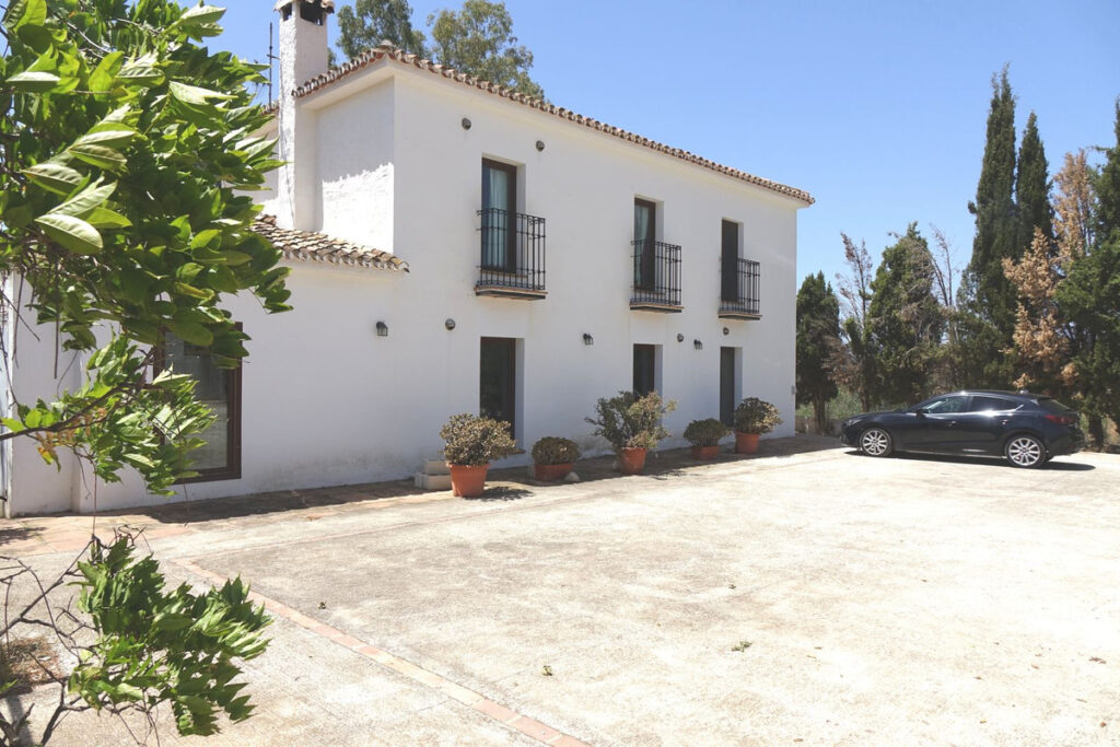 house - detached villa for sale in Valtocado