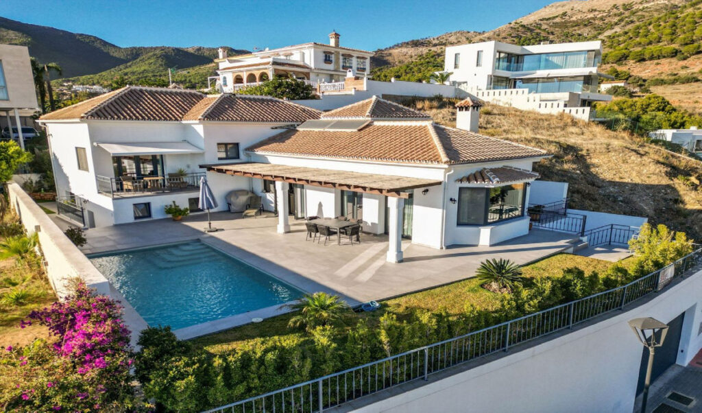 house - detached villa for sale in Mijas