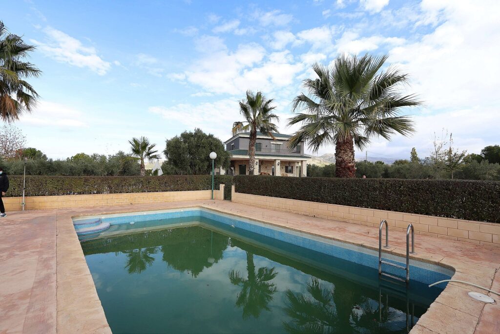 Villa for sale in Sax