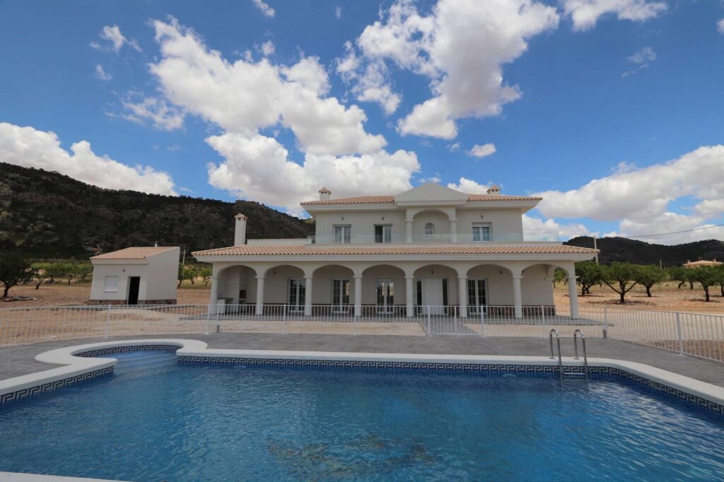 Villa for sale in Pinoso