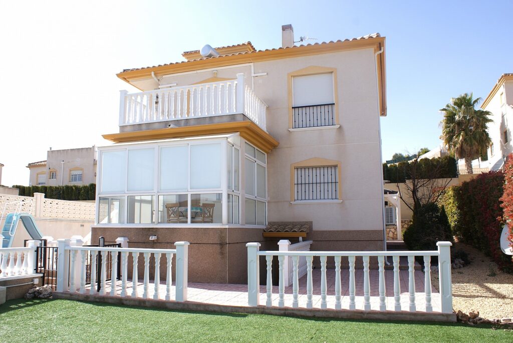 Villa for sale in Castalla