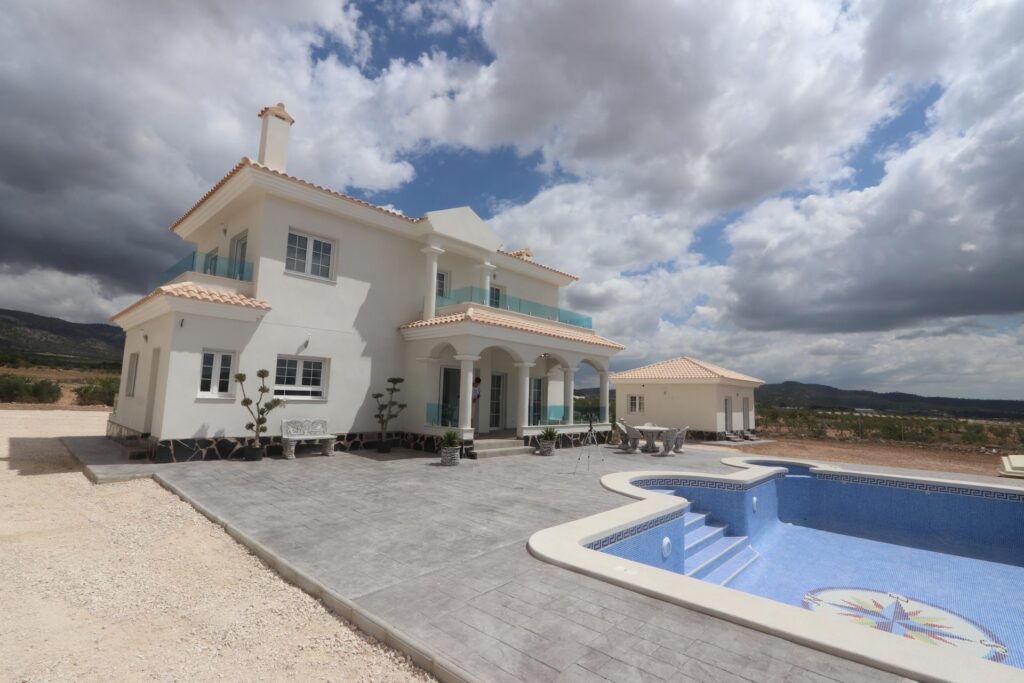 Villa for sale in Pinoso