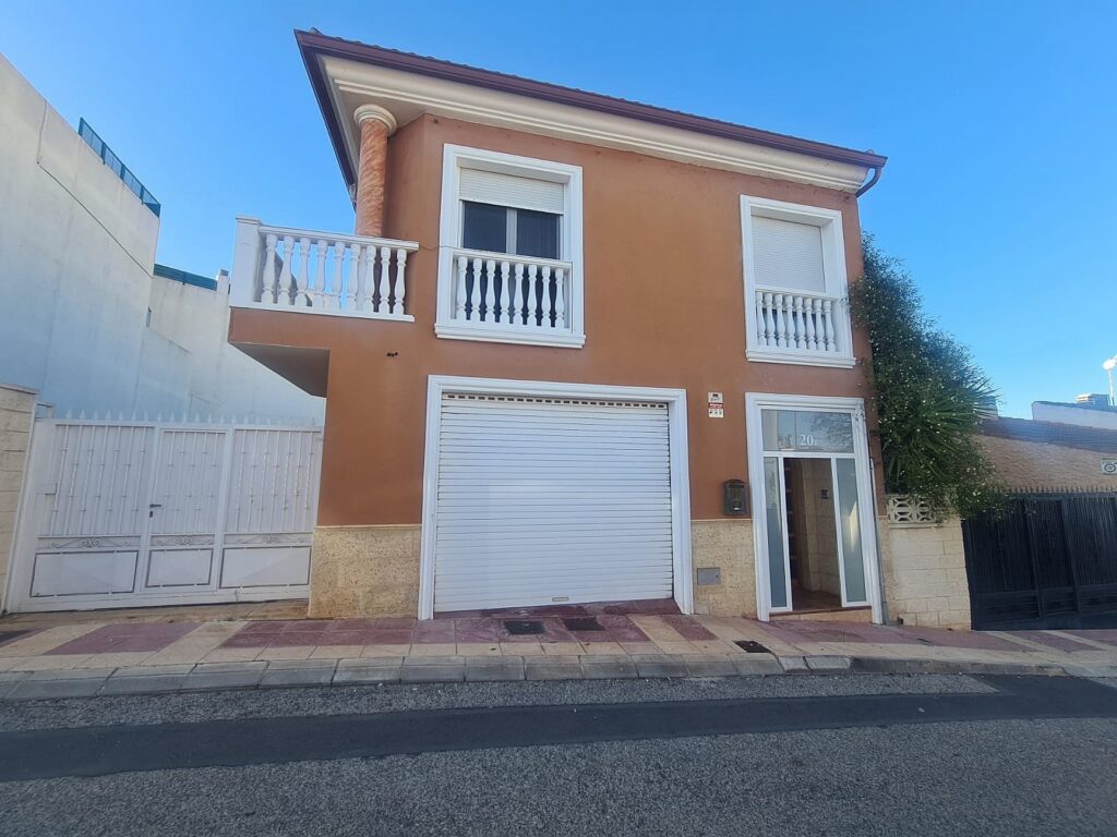 Townhouse for sale in Sax