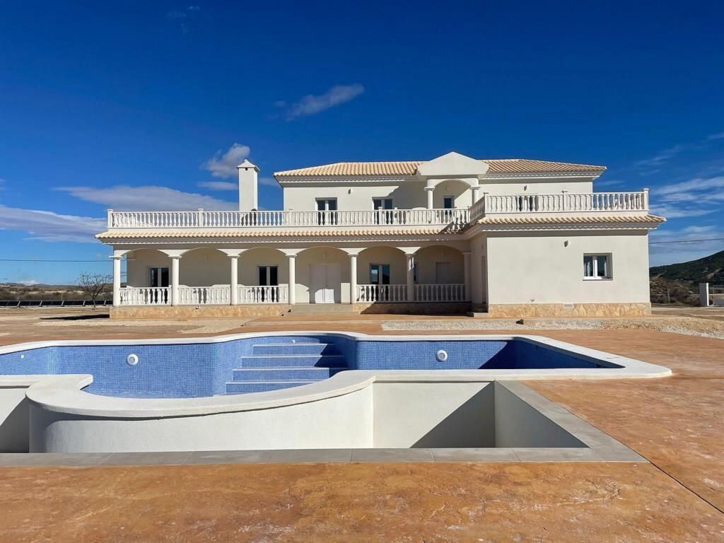 Villa for sale in Pinoso