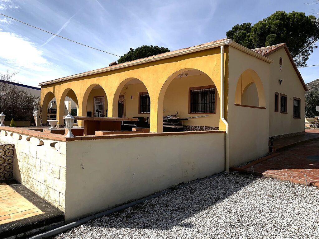 Villa for sale in Caudete