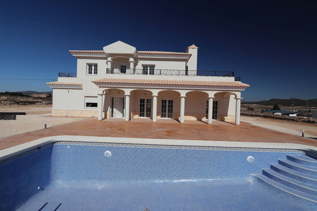 Villa for sale in Pinoso