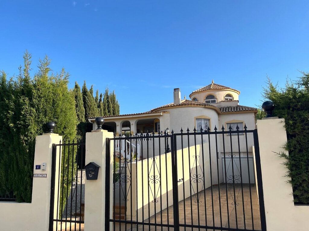 Villa for sale in Castalla