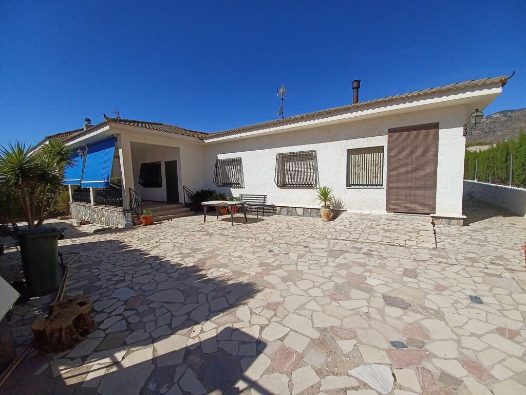 Villa for sale in Salinas