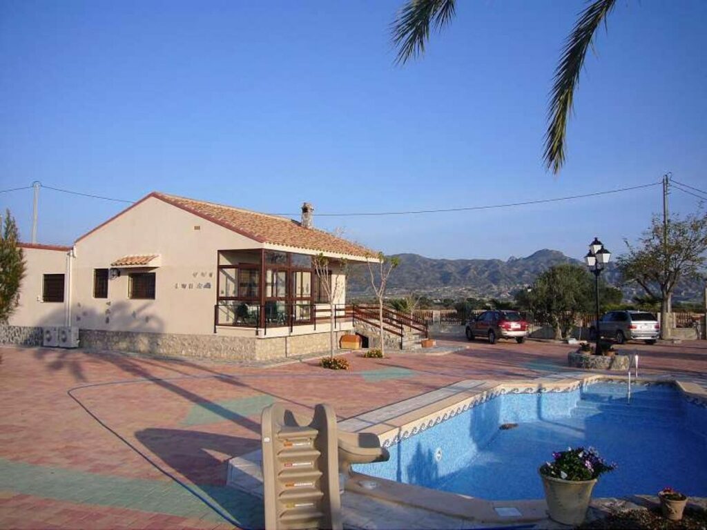 Villa for sale in Abanilla