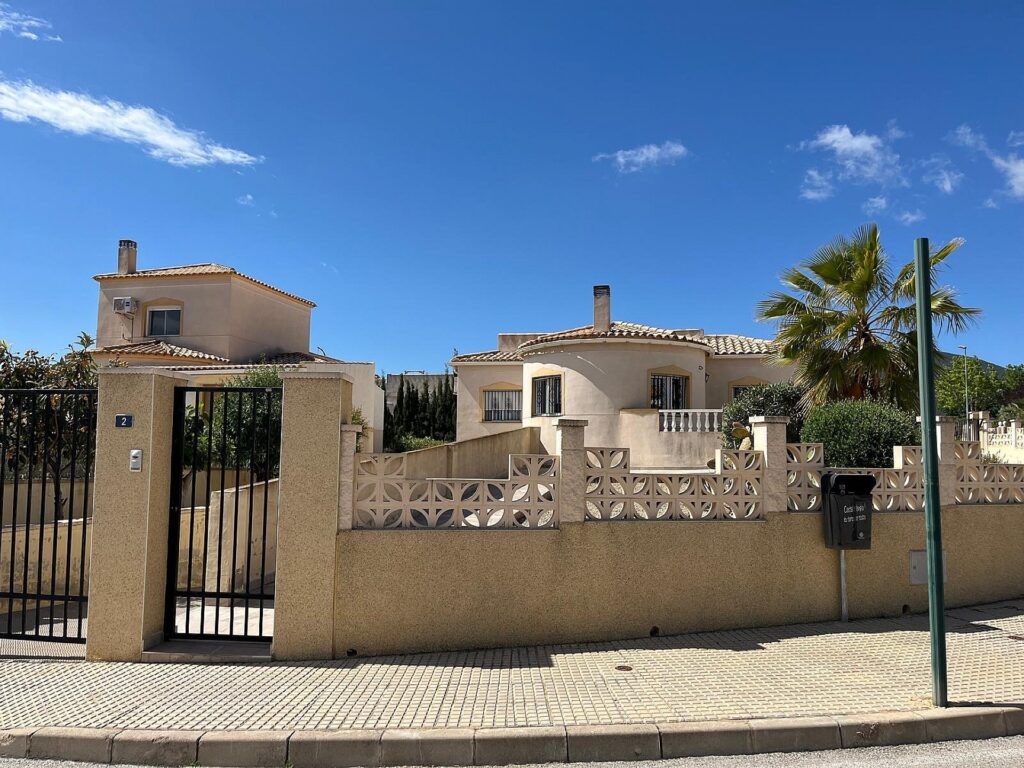 Villa for sale in Castalla