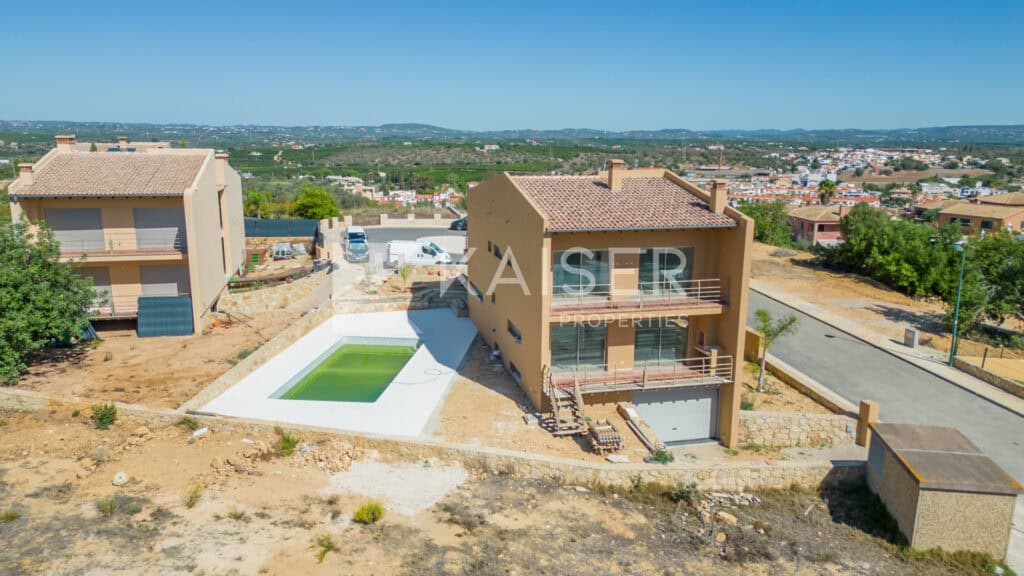 Villa for sale in Algoz