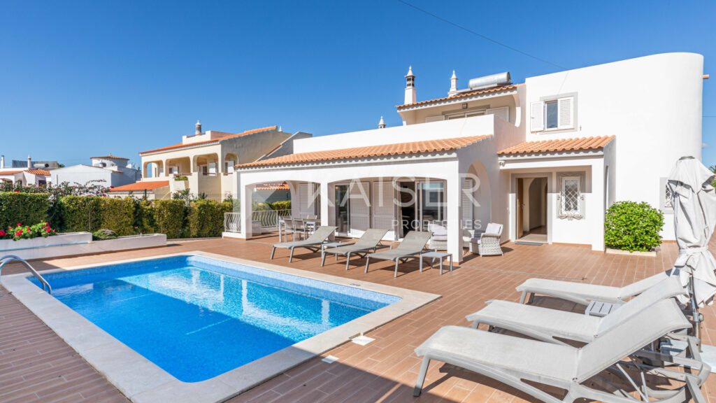 Villa for sale in Albufeira