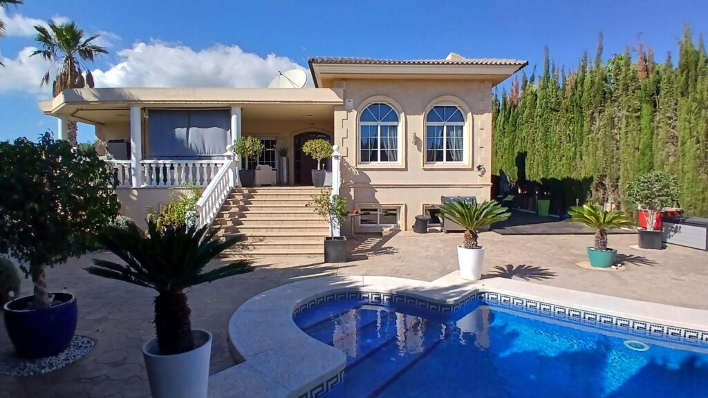 villa for sale in Alfaz del Pi Alicante